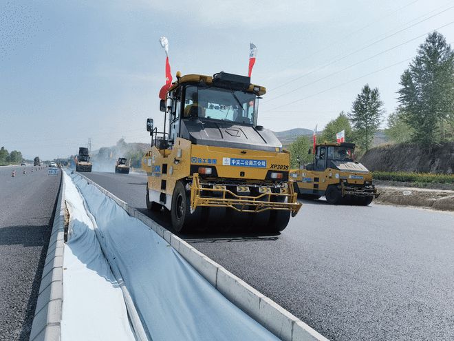 一條&ldquo;土鄉(xiāng)路&rdquo;承載的新愿景--聚焦西寧至互助一級公路擴能改造工程現場