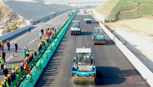 無人路面機群攤鋪 黑科技‘保山出道’，賦能路橋附屬工程建筑勞務分包新生態